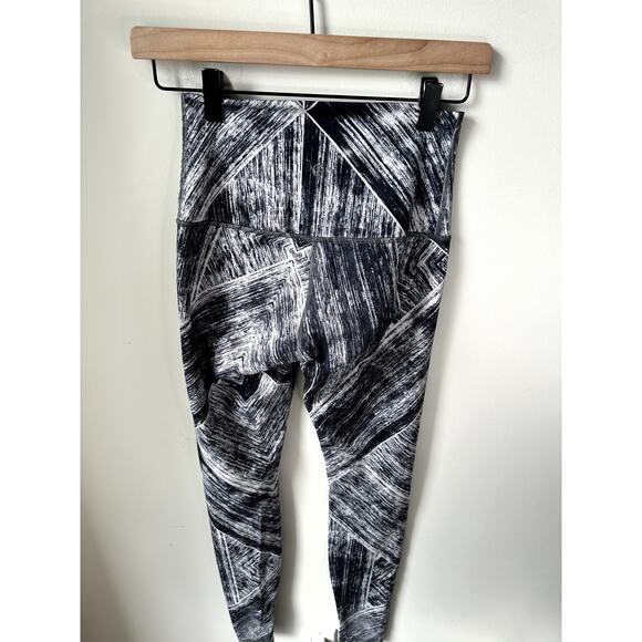 Lululemon Wunder Under Pant Hi-Rise Full-On Luon Roll Down Size 6 - Picture 6 of 7